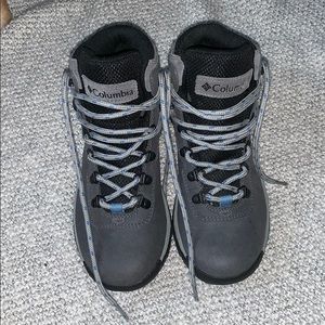 💙NEVER WORN💙 Columbia Women’s Hiking Boot!
